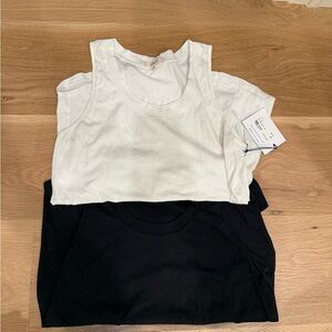 Leallo sz Med Jilda distressed tank top lot